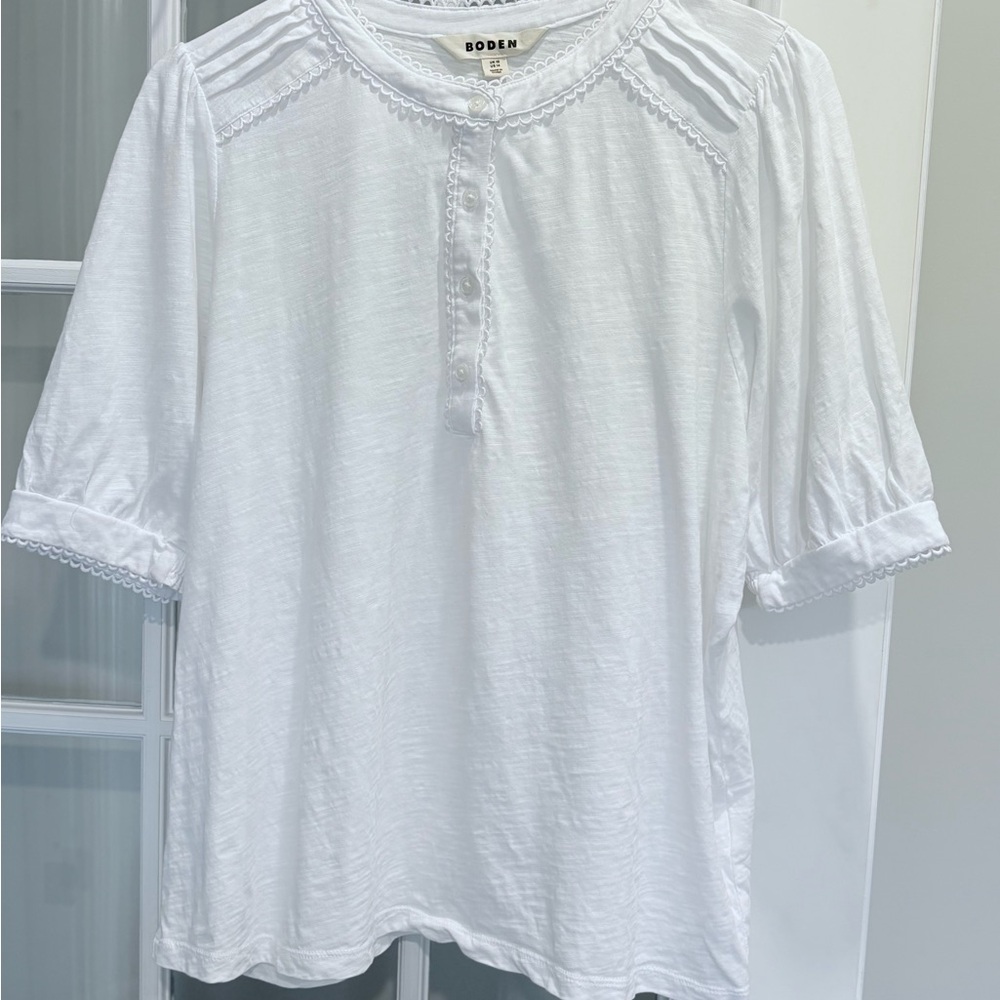 Boden White Scalloped Henley Blouse Size 18 (US 14) – Feminine Everyday Style 🤍